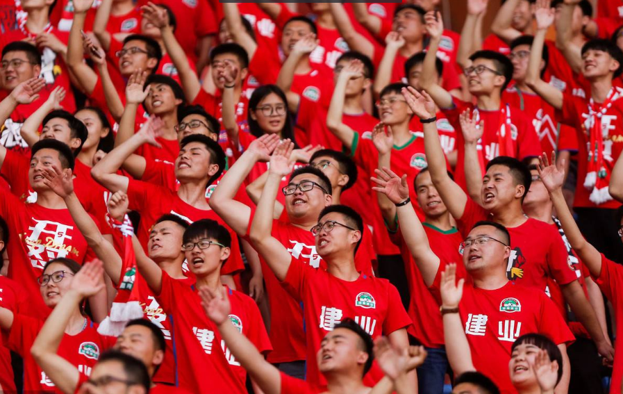 关于葡萄牙体育训练开放日；国际比赛日状态回暖引欢呼；中超在即；控场能力受关注的信息