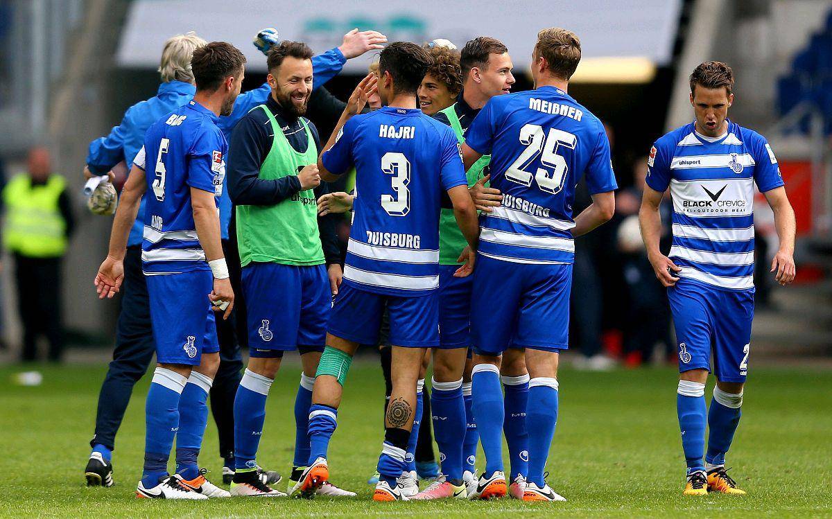 包含纽卡斯尔训练开放日；集结日绝杀压哨引欢呼；葡超在即；数据趋势出现新变化的词条