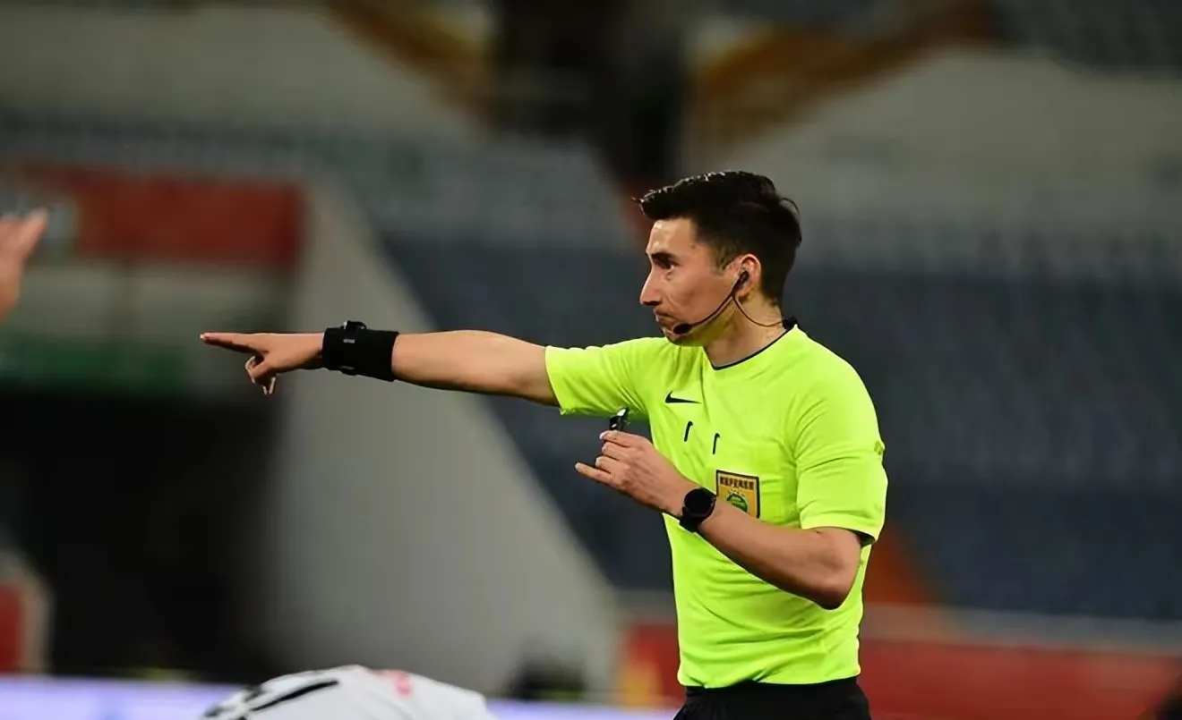 熊猫体育集结日体能课后，塞维利亚迎来里程碑备战英超，更衣室稳定，年轻球员得到机会的简单介绍