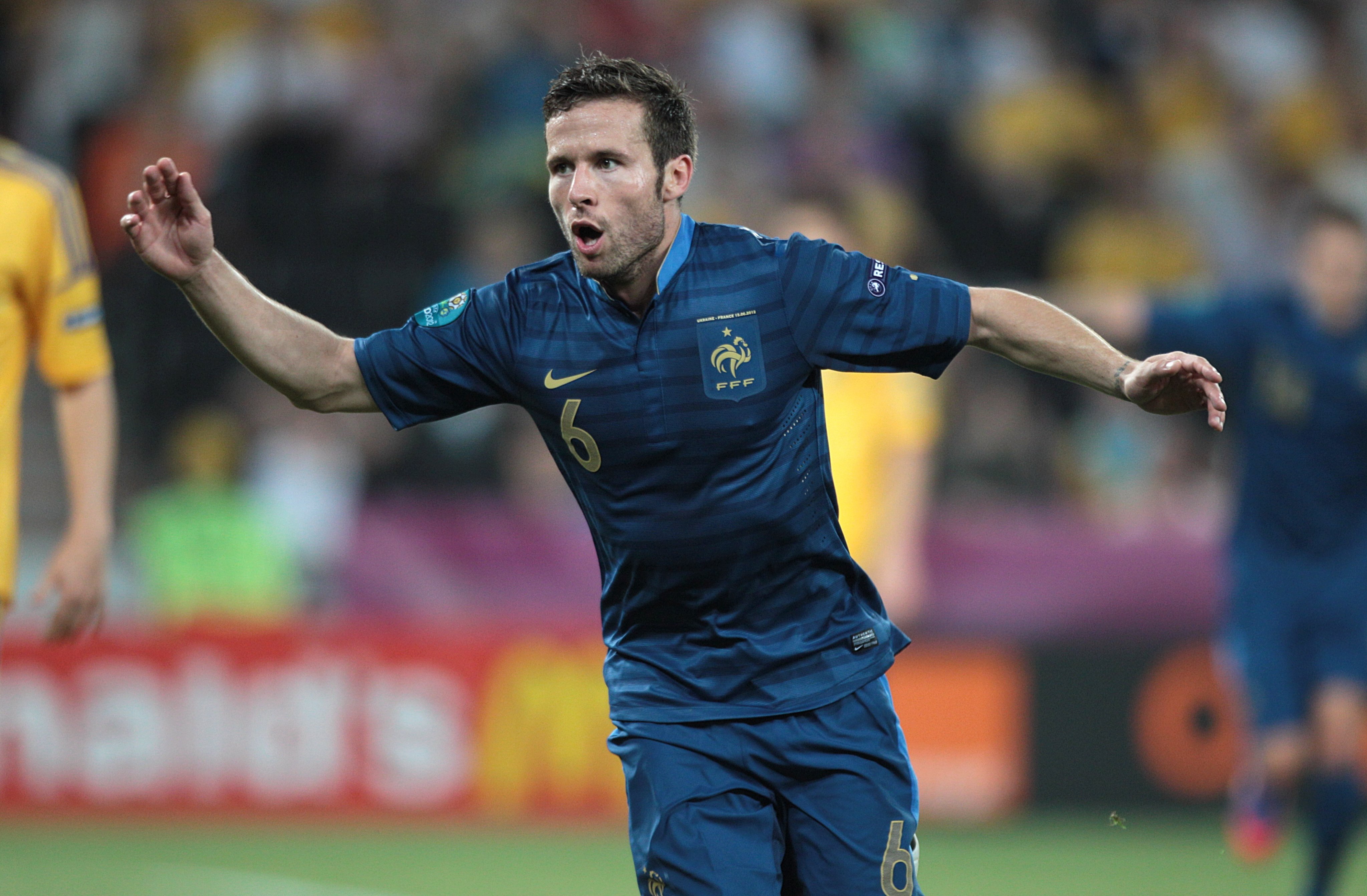 包含赛地聚焦——法国杯今晨热度飙升，上海申花手感冰凉，媒体盛赞，数据趋势出现新变化的词条